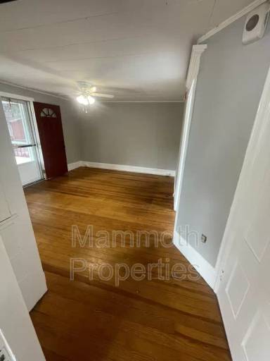 Main picture of 320 Lowell St