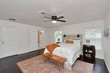 Main picture of 2817 Southmore Blvd