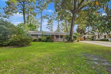 Main picture of 18 Silverstone Cir