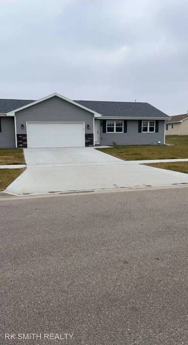 Main picture of 1240 Redwood Dr