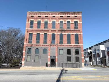 Main picture of 745 E Main St