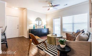 Main picture of 513 E Slaughter Ln