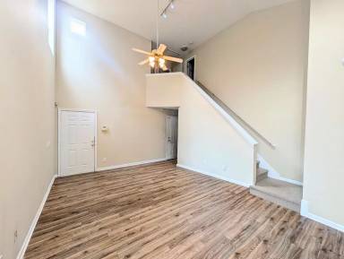 Main picture of 404 Commons Dr