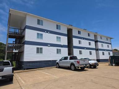 Main picture of 9520 4th Bay St