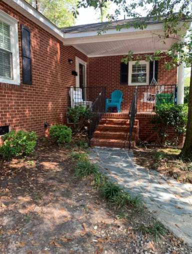 Main picture of 615 S Elm St