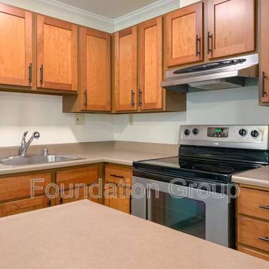 Main picture of 1121 N 91st St