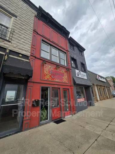 Main picture of 136 1/2 W Main St