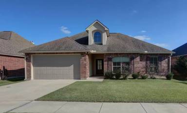 Main picture of 120 Endicott Dr