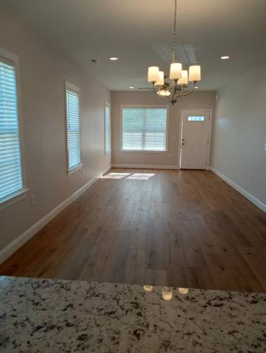 Main picture of 600 W Hill St