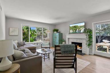 Main picture of 2225 E Grove Ave