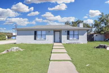 Main picture of 118 W Hogan Dr