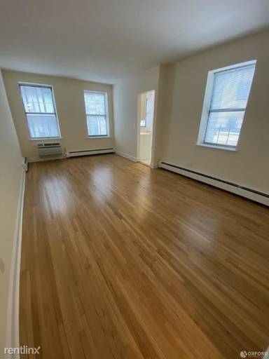 Main picture of 363 W 52nd St