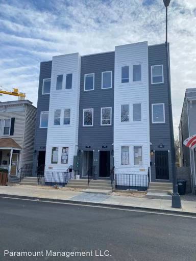 Main picture of 711 16th St NE