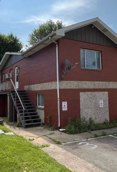 Main picture of 100 Woodland St