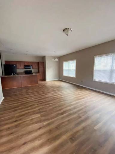 Main picture of 927 E Loren St