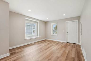Main picture of 1284 N 68th St