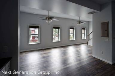 Main picture of 205 Main St