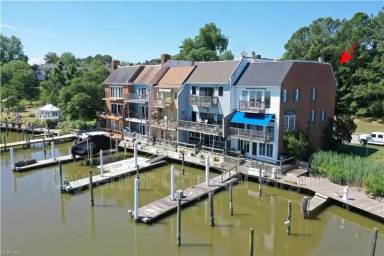 Main picture of 108 Commerce St