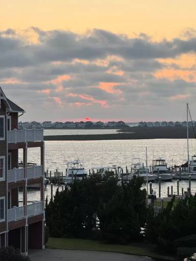 Main picture of 406 N Bay Club Dr