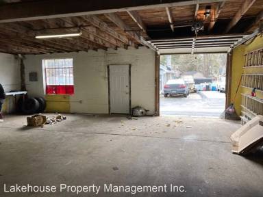 Main picture of 910 Lancaster Ave