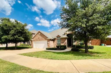 Main picture of 11 Beechcreek Dr
