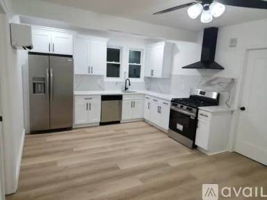 Main picture of 443 N Main St