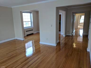 Main picture of 1555 Beacon St