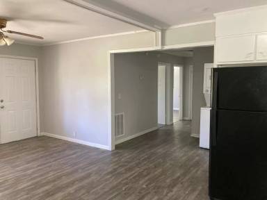 Main picture of 1041 S Warren St