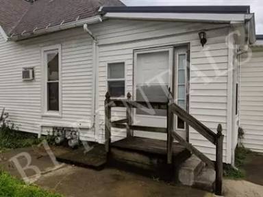 Main picture of 719 Maple St