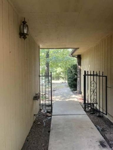 Main picture of 1 Curry Ln