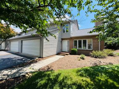 Main picture of 221 Woods Edge Ct