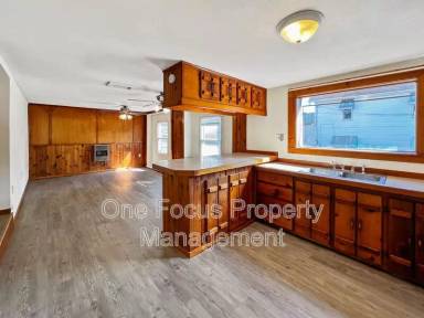 Main picture of 400 Railroad St