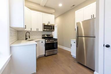 Main picture of 3355 N Troy St