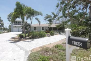 Main picture of 8560 Heron Lagoon Cir