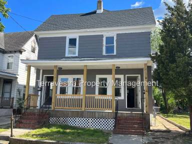 Main picture of 309 Oak St E