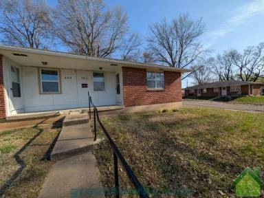 Main picture of 404 Holiday Dr