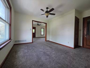 Main picture of 152 8th St NW