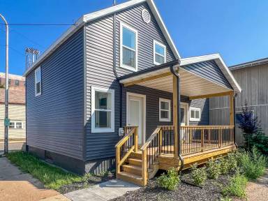 Main picture of 300 E Pearl St