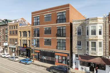 Main picture of 3341-3343 N Clark St
