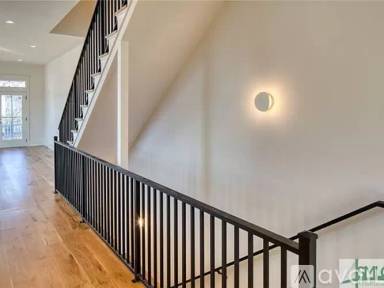 Main picture of 25 W 45th St