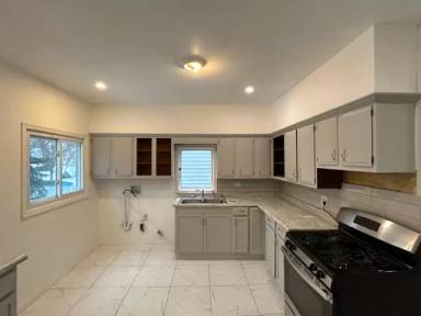 Main picture of 130 Park Pl