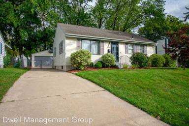 Main picture of 654 36th Ave NW