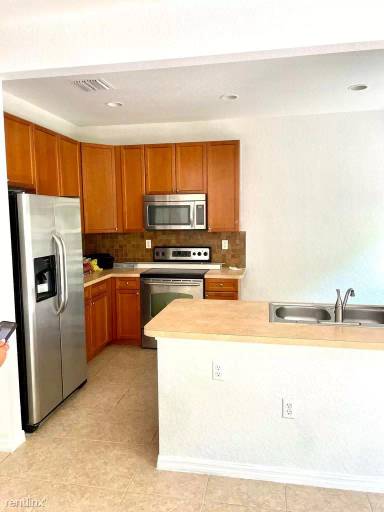 Main picture of 216 Lake Monterey Cir