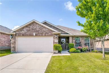 Main picture of 221 Creekwood Dr