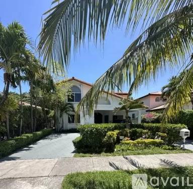 Main picture of 2740 SW 13th St