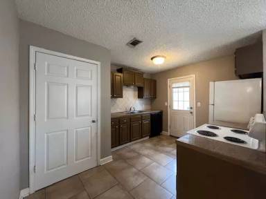 Main picture of 1817 Senator St