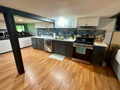 Main picture of 53 Center St