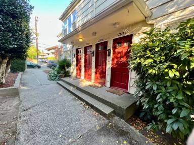 Main picture of 7311 Woodlawn Ave NE