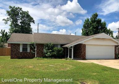 Main picture of 2716 Chaucer Dr