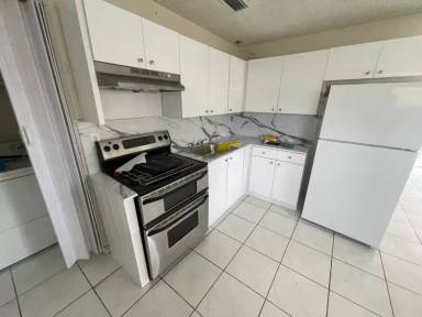 Main picture of 3500 SW 24th St